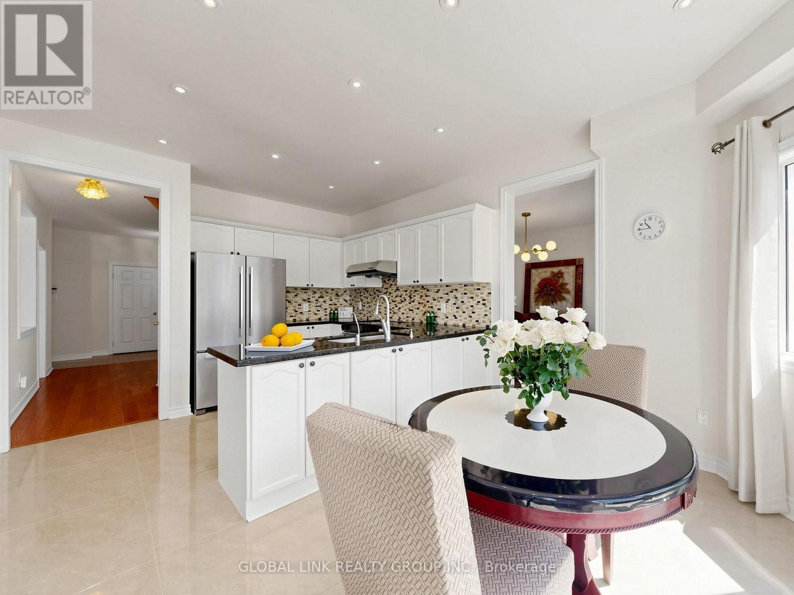53 JACOB WAY - 19