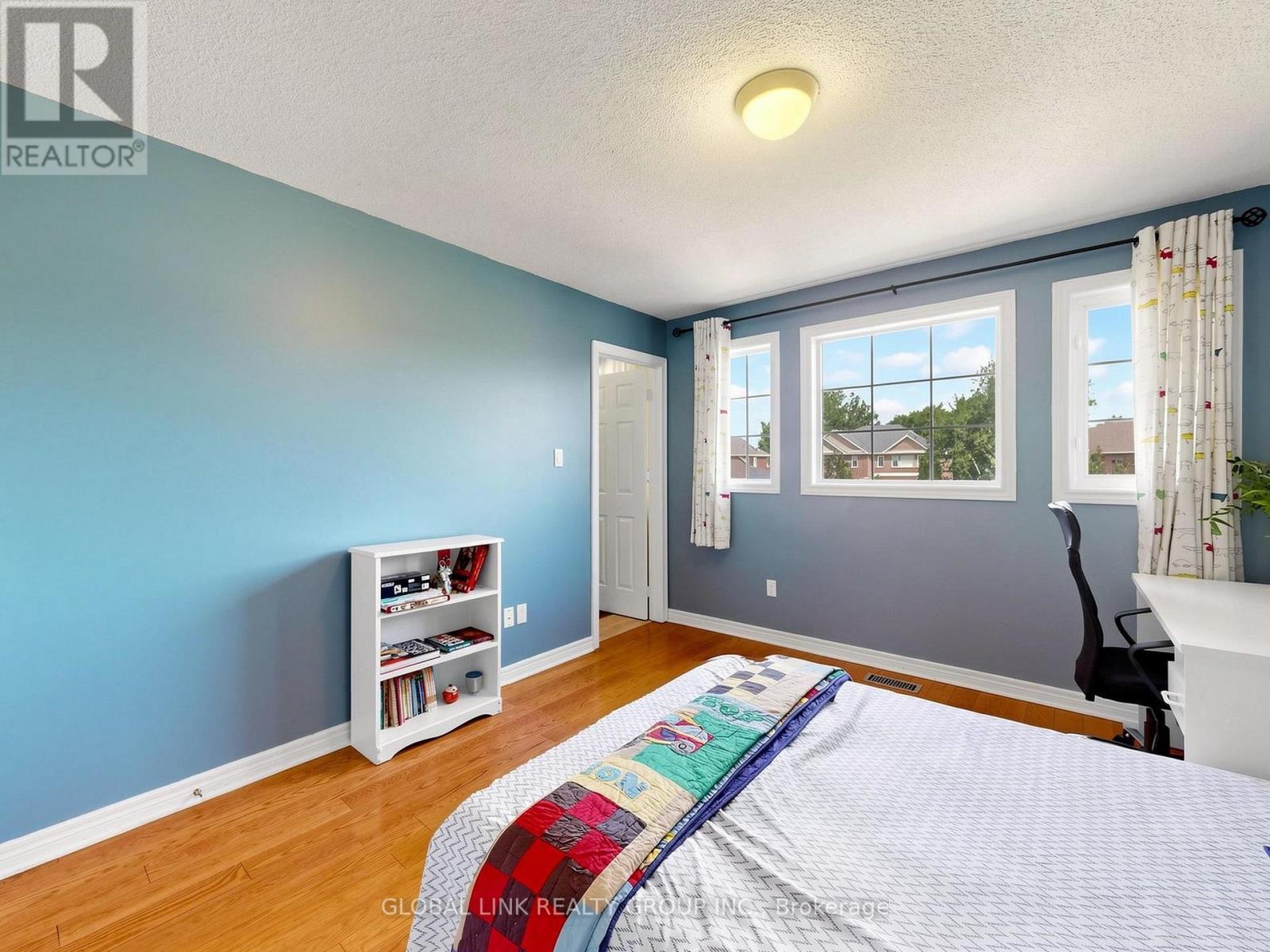 53 JACOB WAY - 32