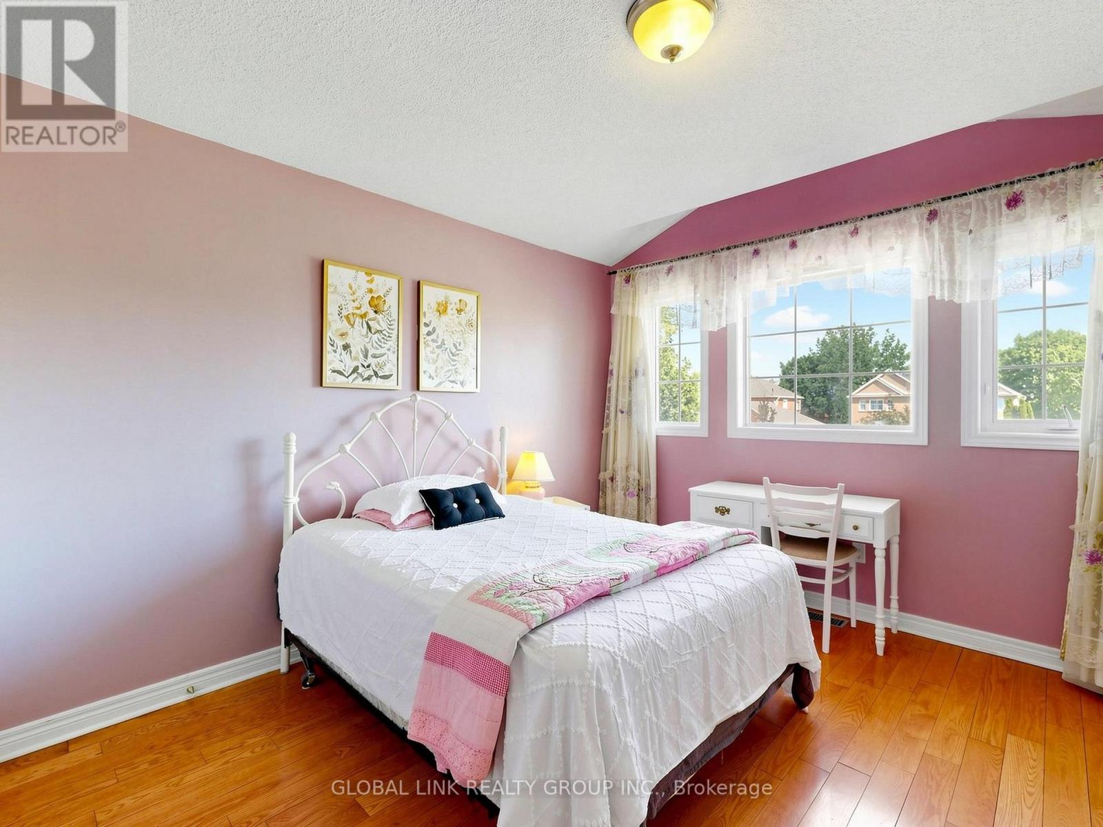 53 JACOB WAY - 34