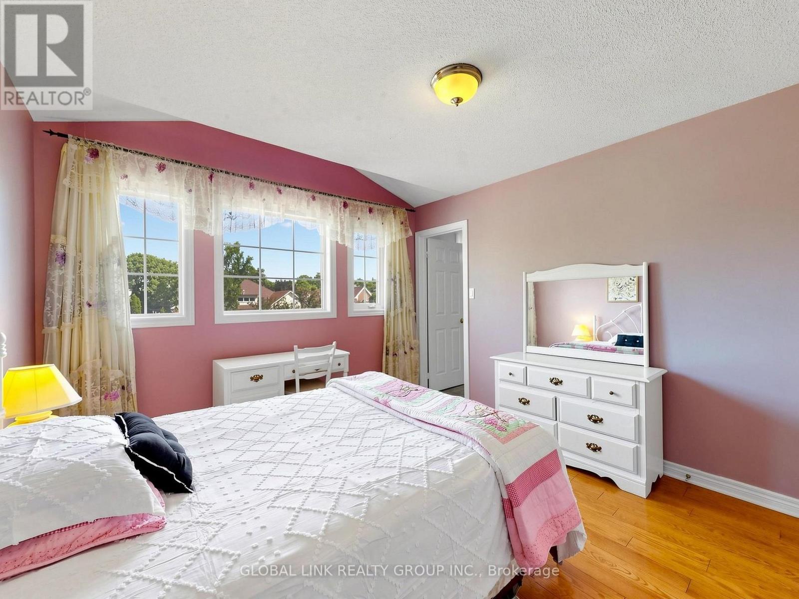 53 JACOB WAY - 35