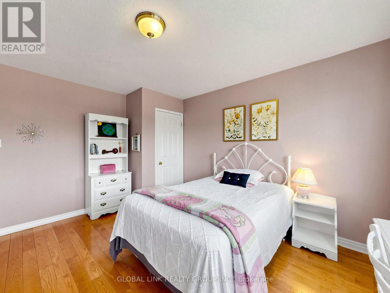 53 JACOB WAY - 36