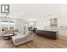4pc Ensuite bath - 777 Acadia Street, Kelowna, BC V1V0A8 Photo 15