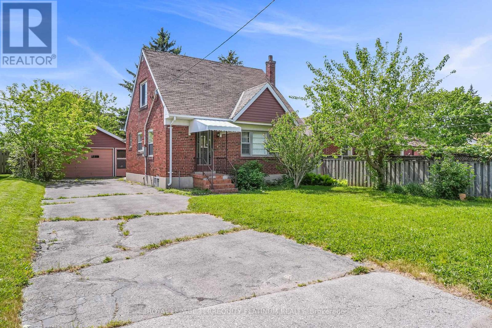 4 SUNRAY CRESCENT - 1