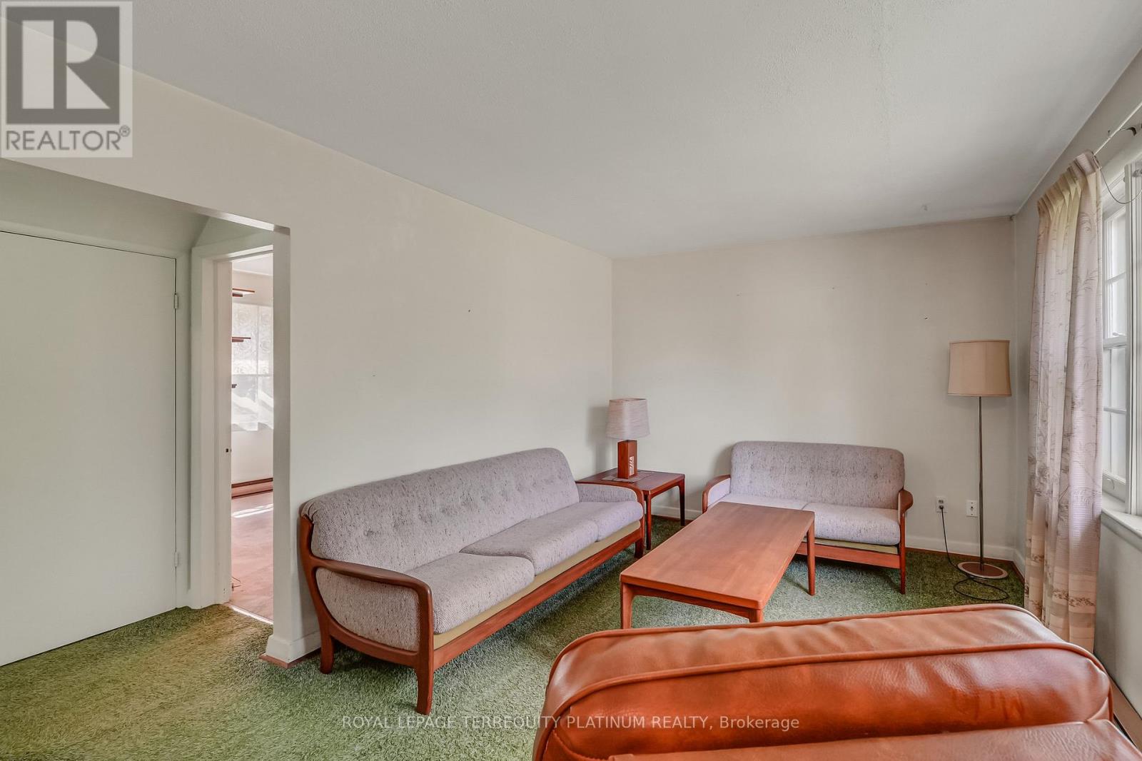 4 SUNRAY CRESCENT - 2