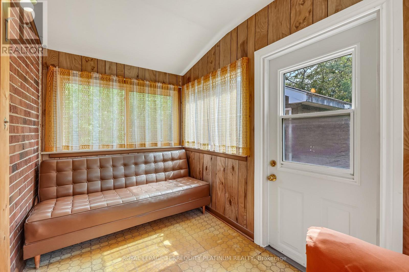 4 SUNRAY CRESCENT - 21