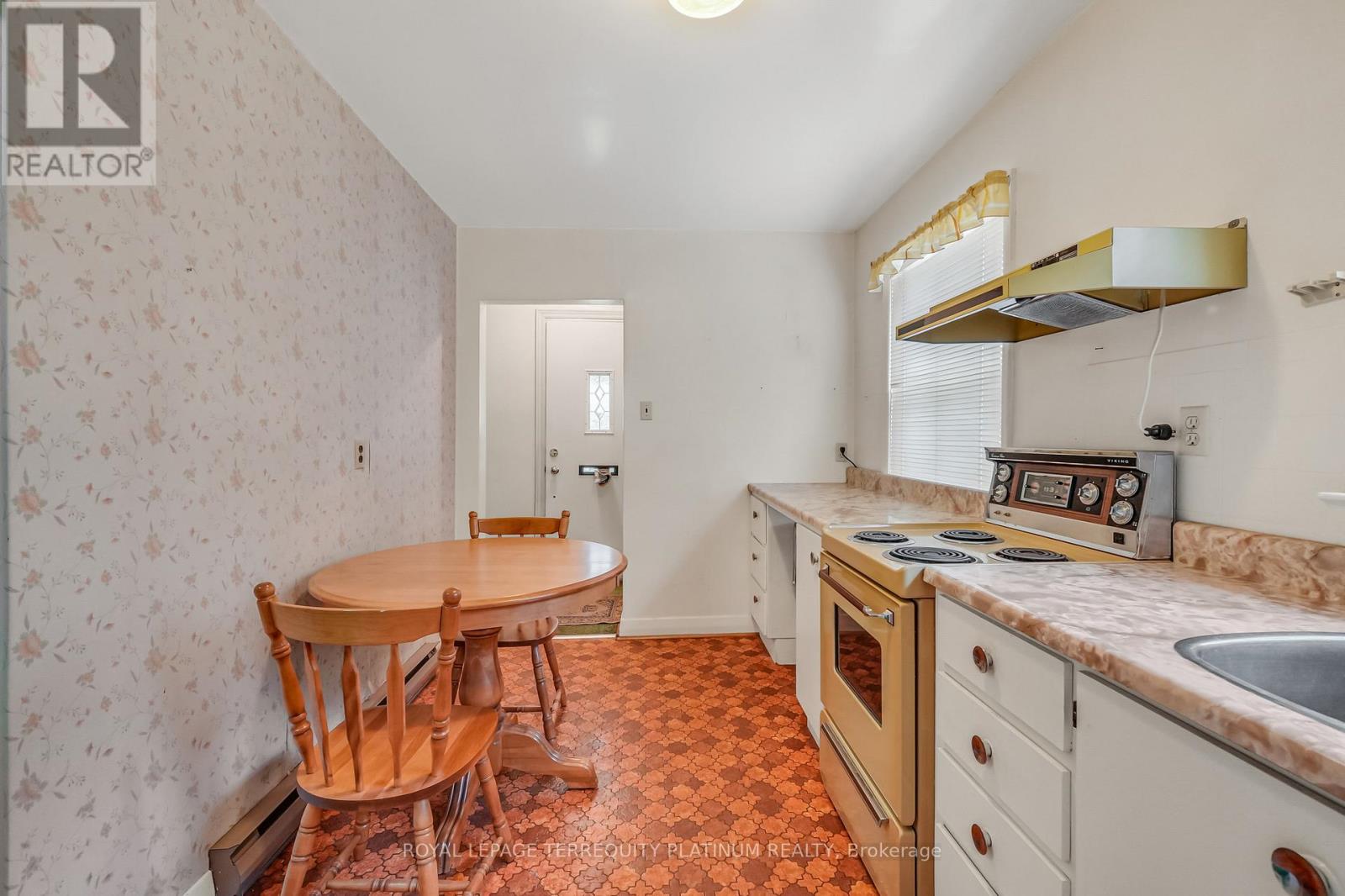 4 SUNRAY CRESCENT - 8