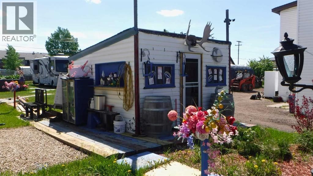 Mini-golf shed