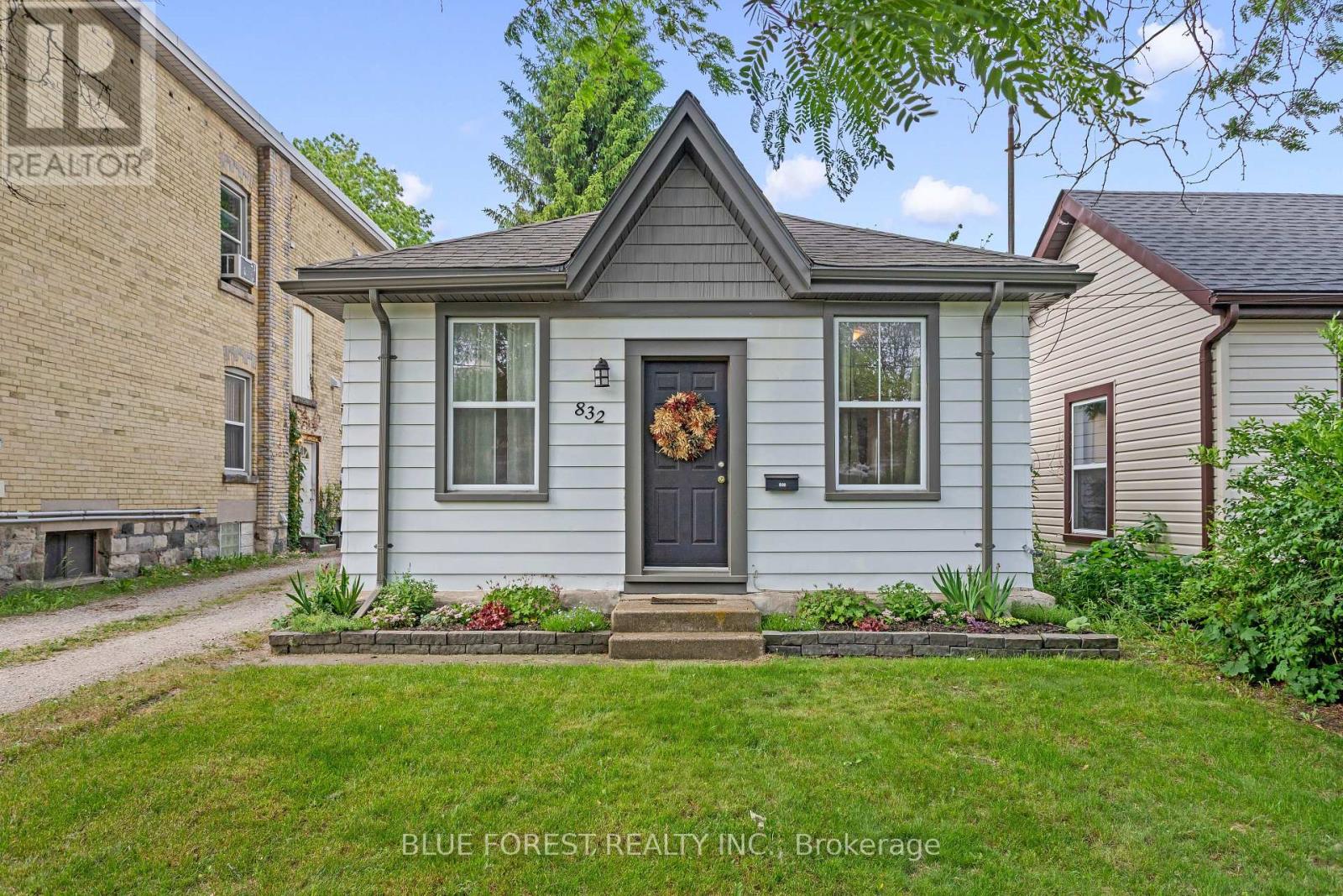 832 QUEENS AVENUE - 1