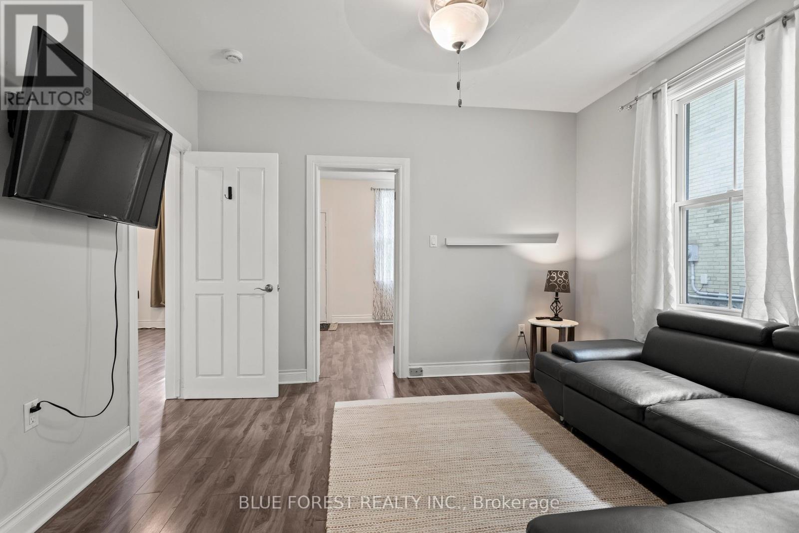 832 QUEENS AVENUE - 11