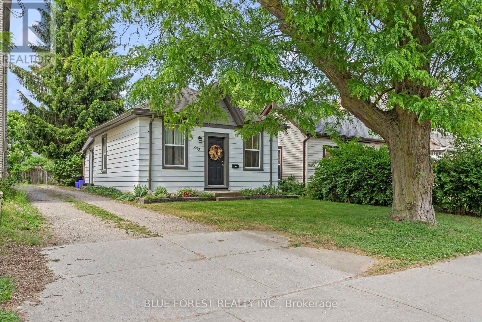 832 QUEENS AVENUE - 2