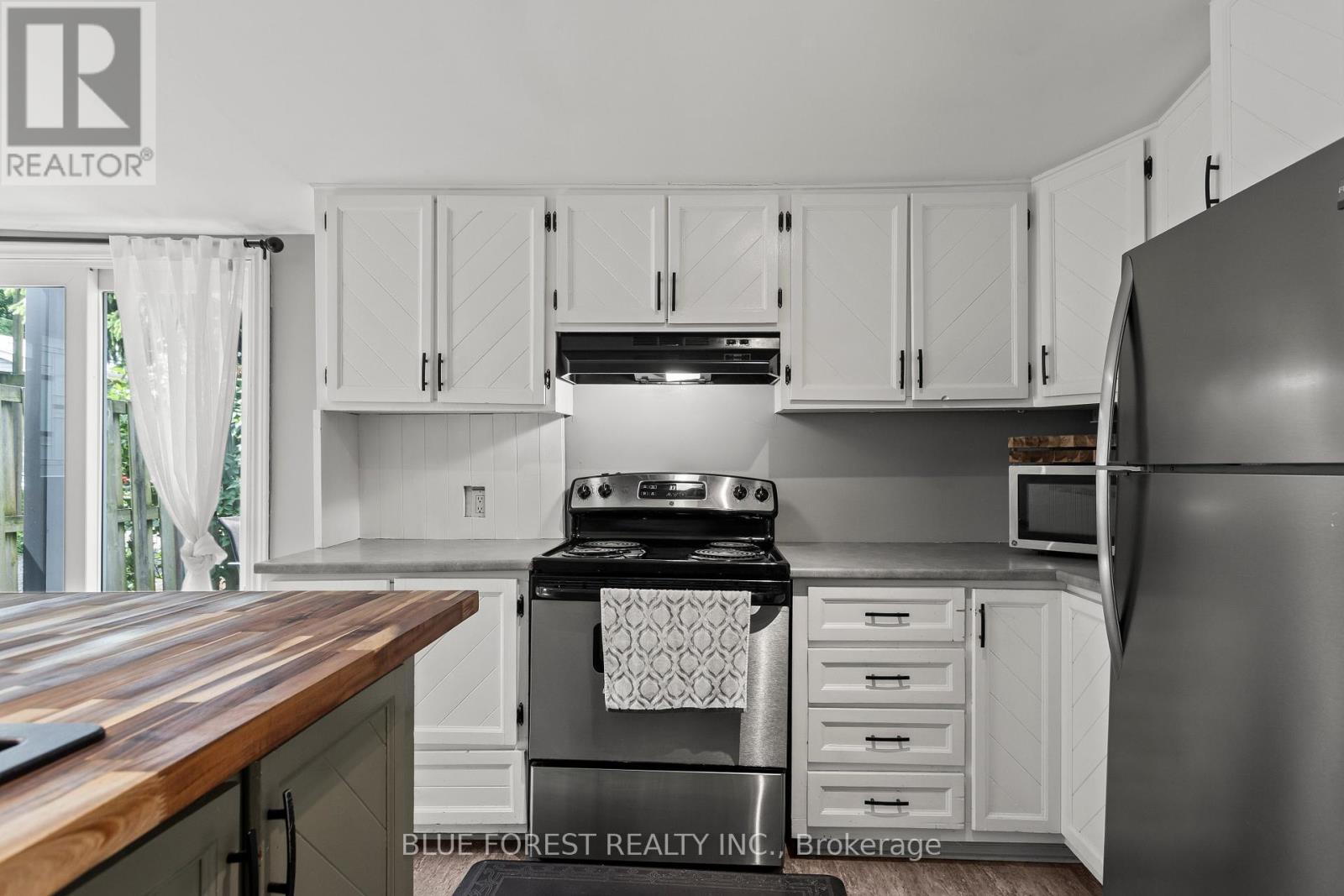 832 QUEENS AVENUE - 8