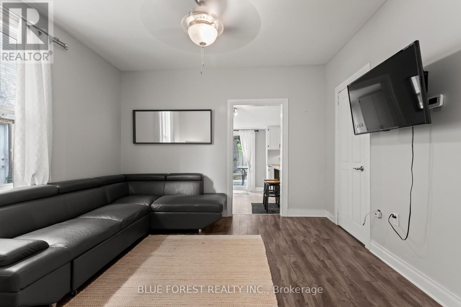832 QUEENS AVENUE - 9