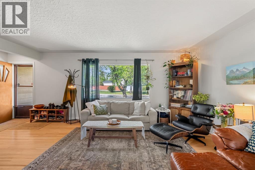 1207 40 Avenue NW - photo 3