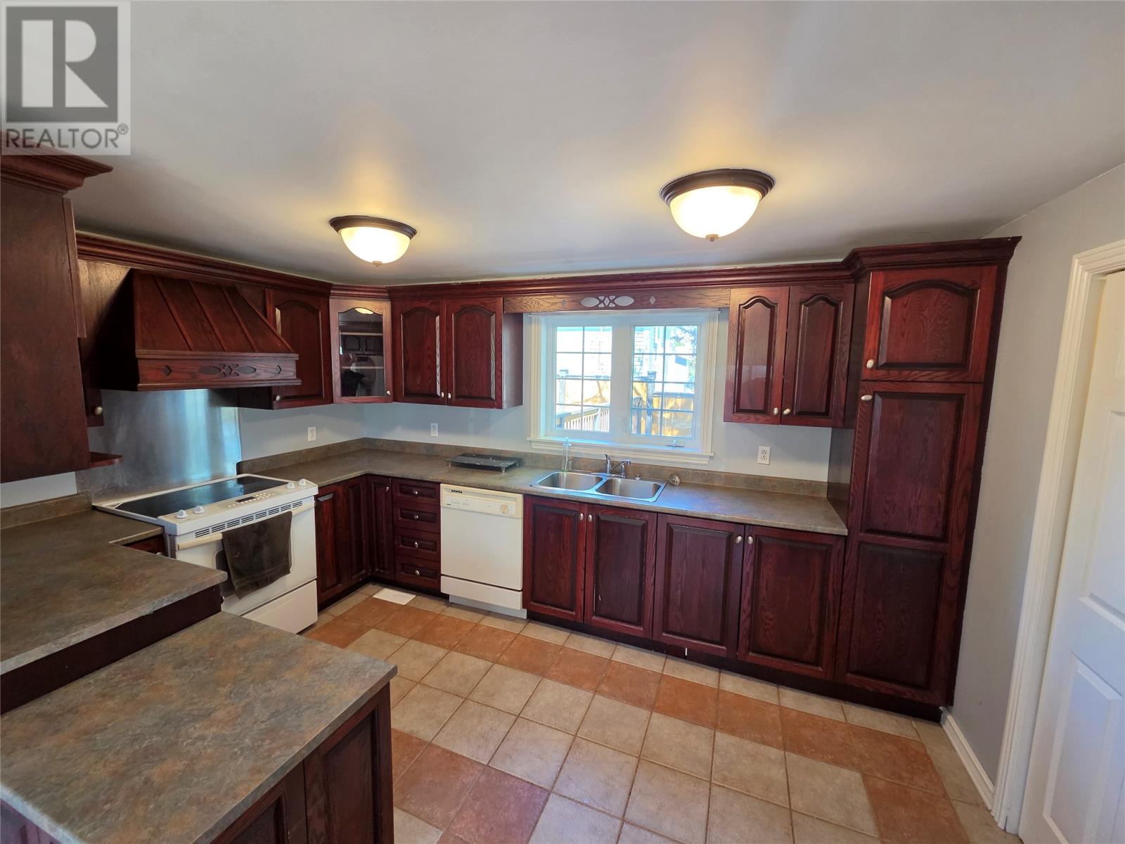 710 Main Road - 9