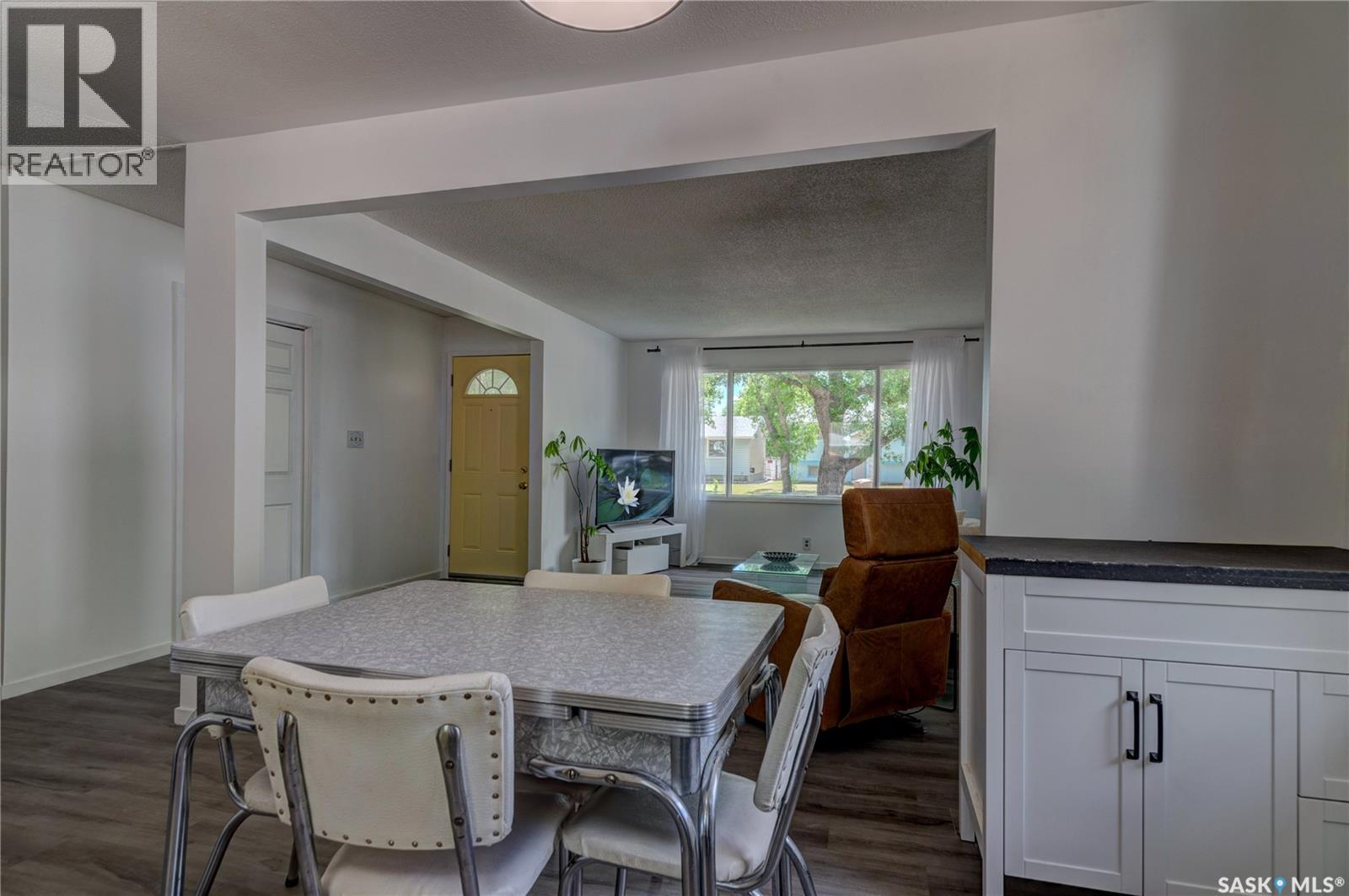 2314 DEWDNEY AVENUE E - 10