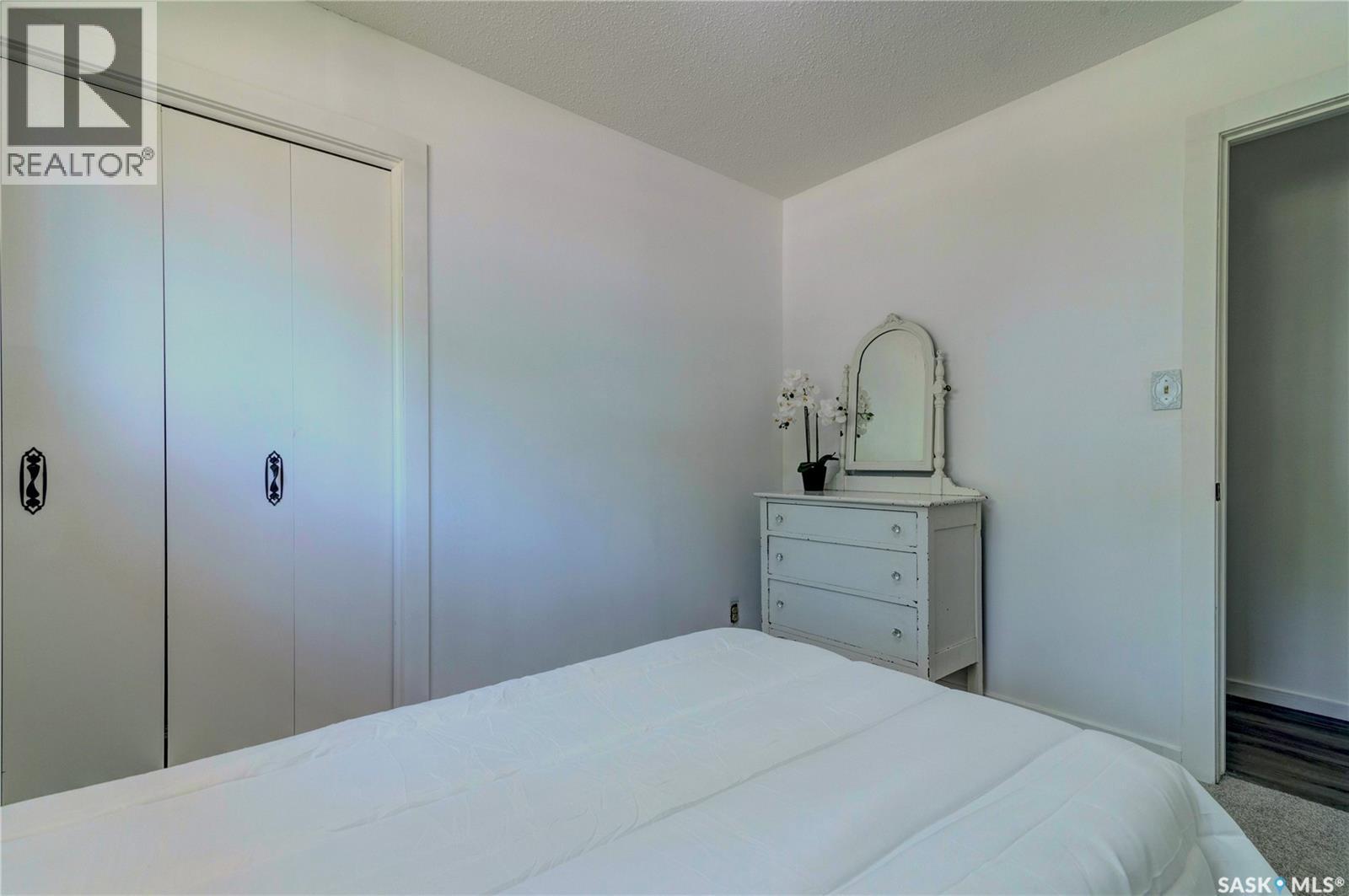 2314 DEWDNEY AVENUE E - 14