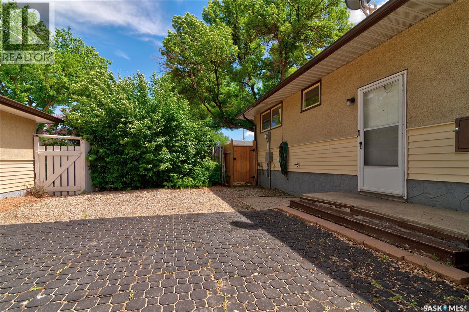 2314 DEWDNEY AVENUE E - 30