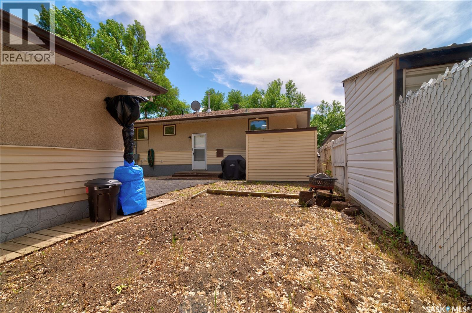 2314 DEWDNEY AVENUE E - 32