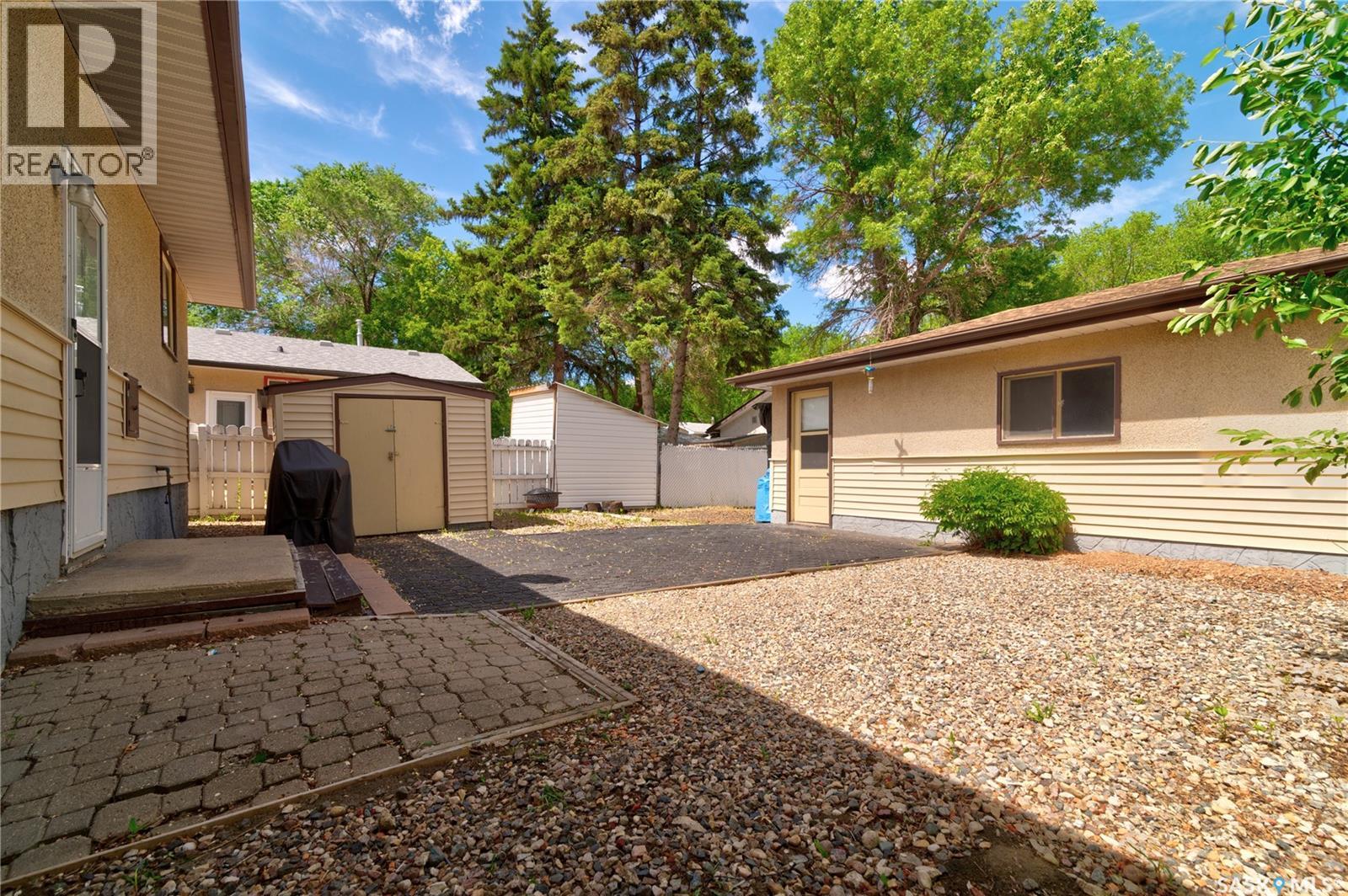 2314 DEWDNEY AVENUE E - 35