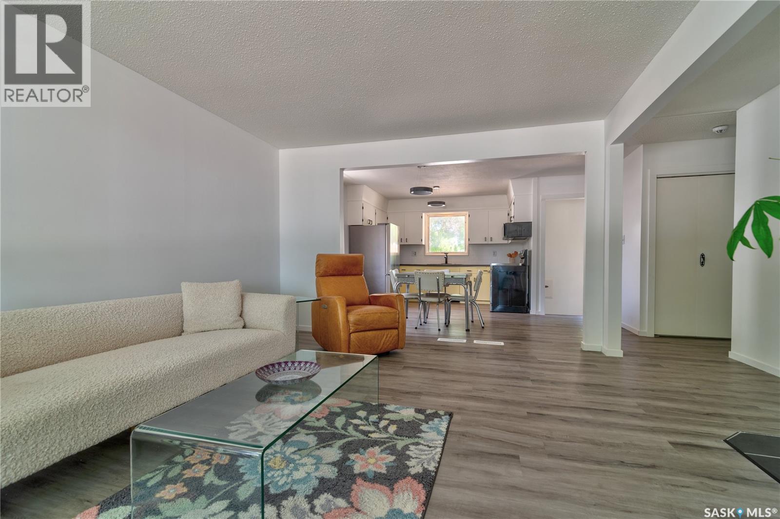 2314 DEWDNEY AVENUE E - 7