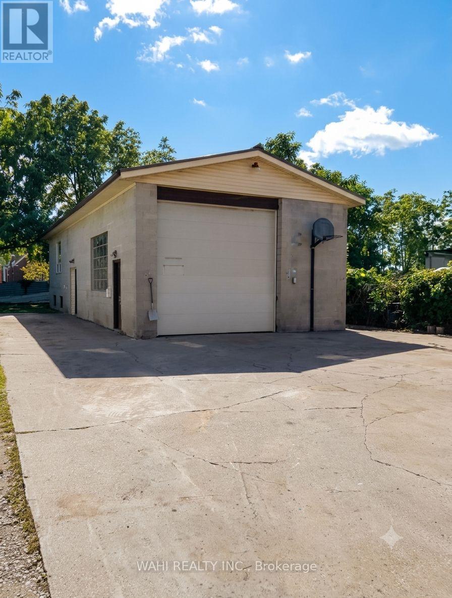 209 BREITHAUPT STREET - 13