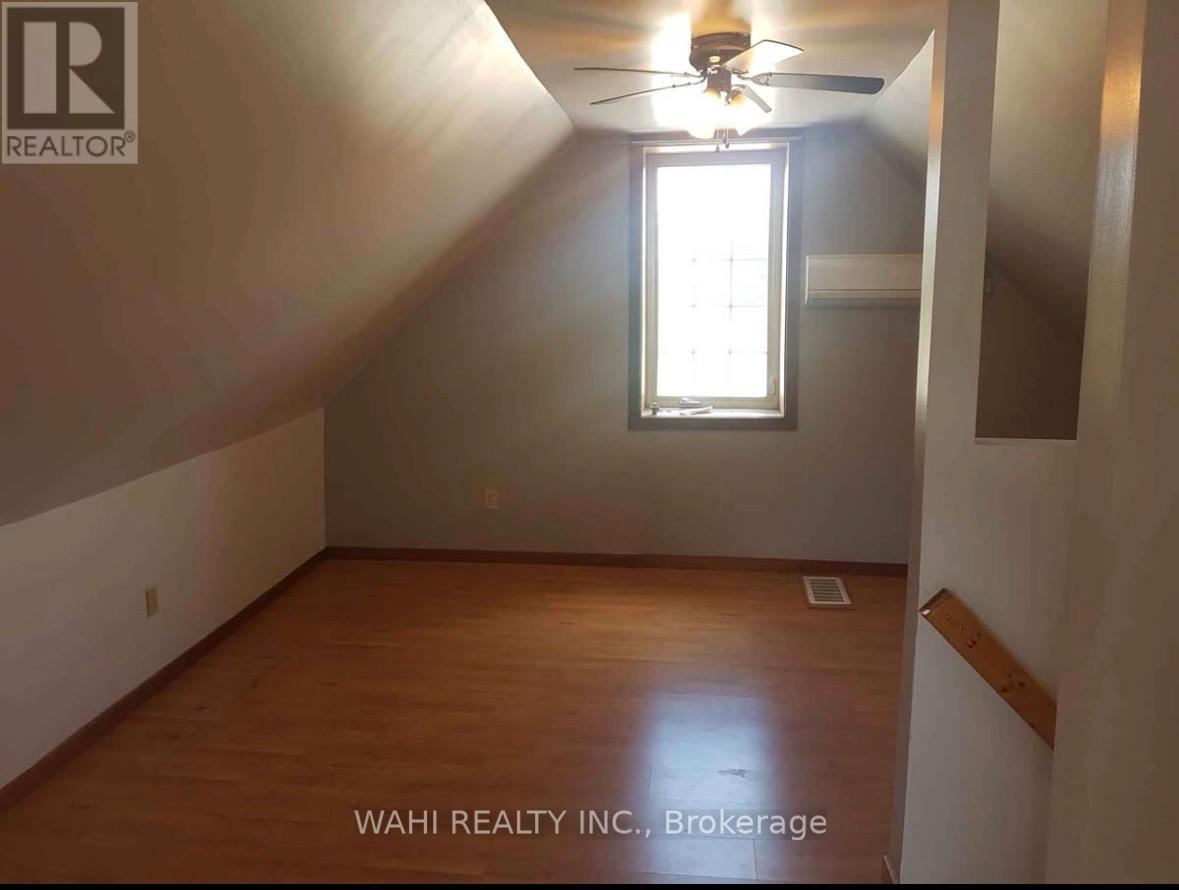 209 BREITHAUPT STREET - 4