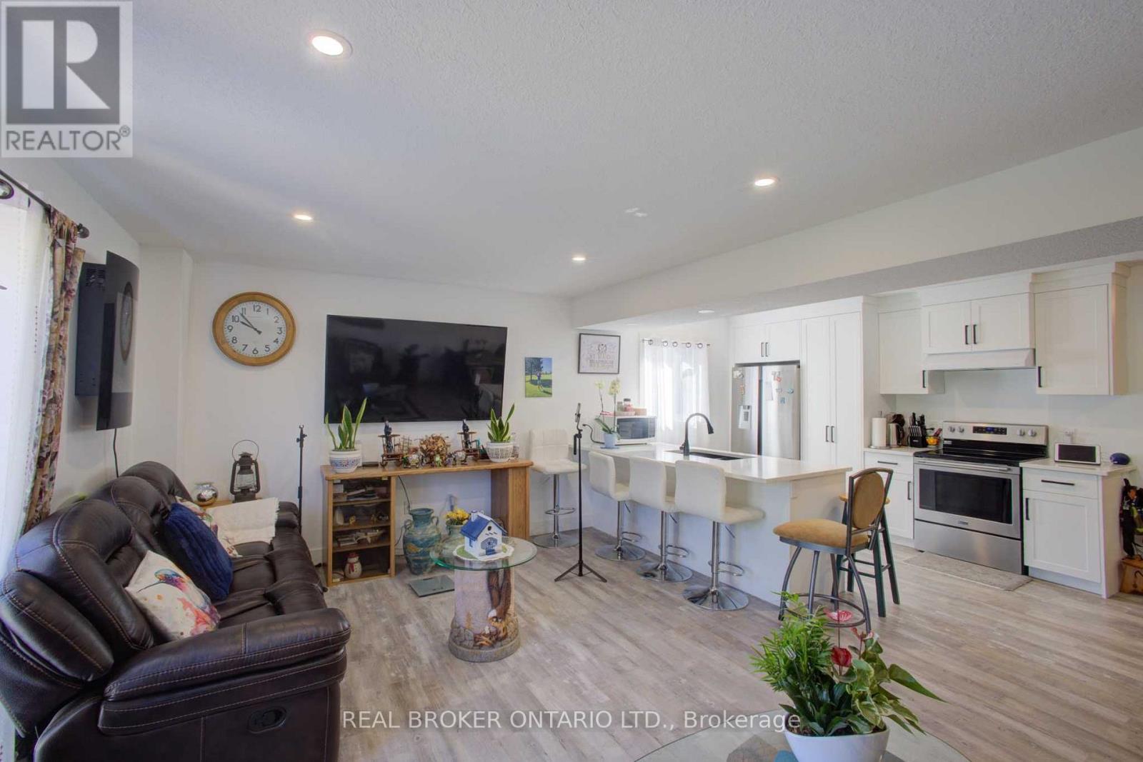 123 EGAN AVENUE - 14