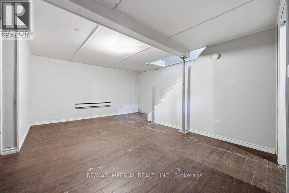 #301 42 HAMPTON AVENUE - 10