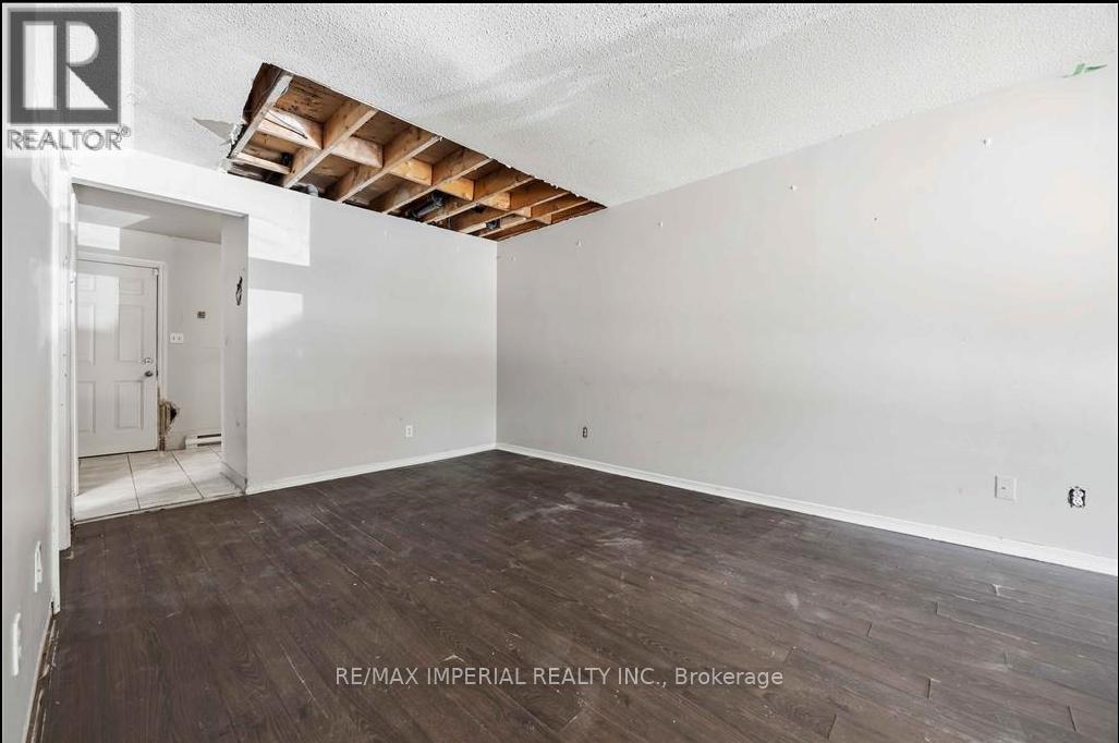 #301 42 HAMPTON AVENUE - 3