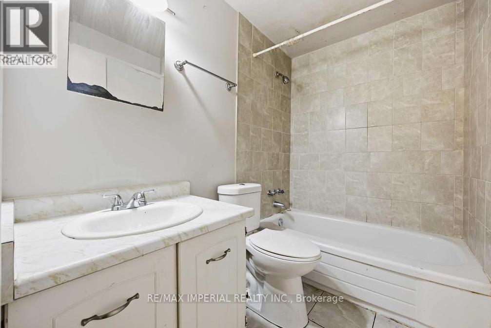 #301 42 HAMPTON AVENUE - 8