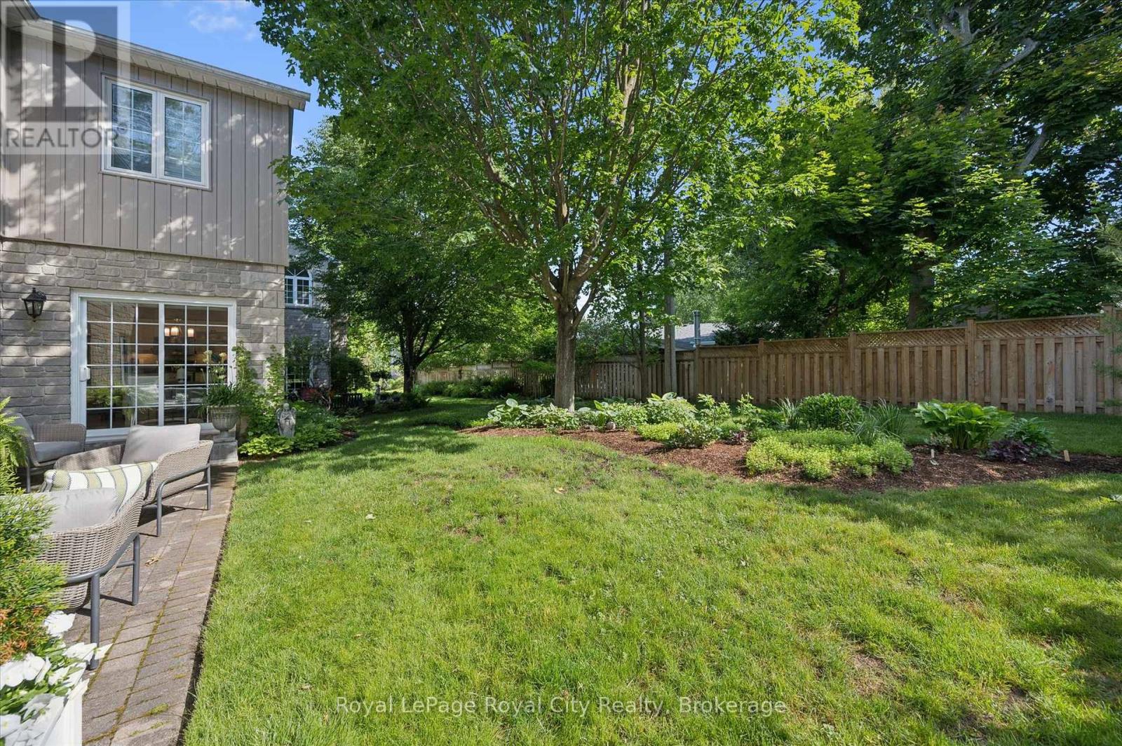 #11 25 MANOR PARK CRESCENT - 32