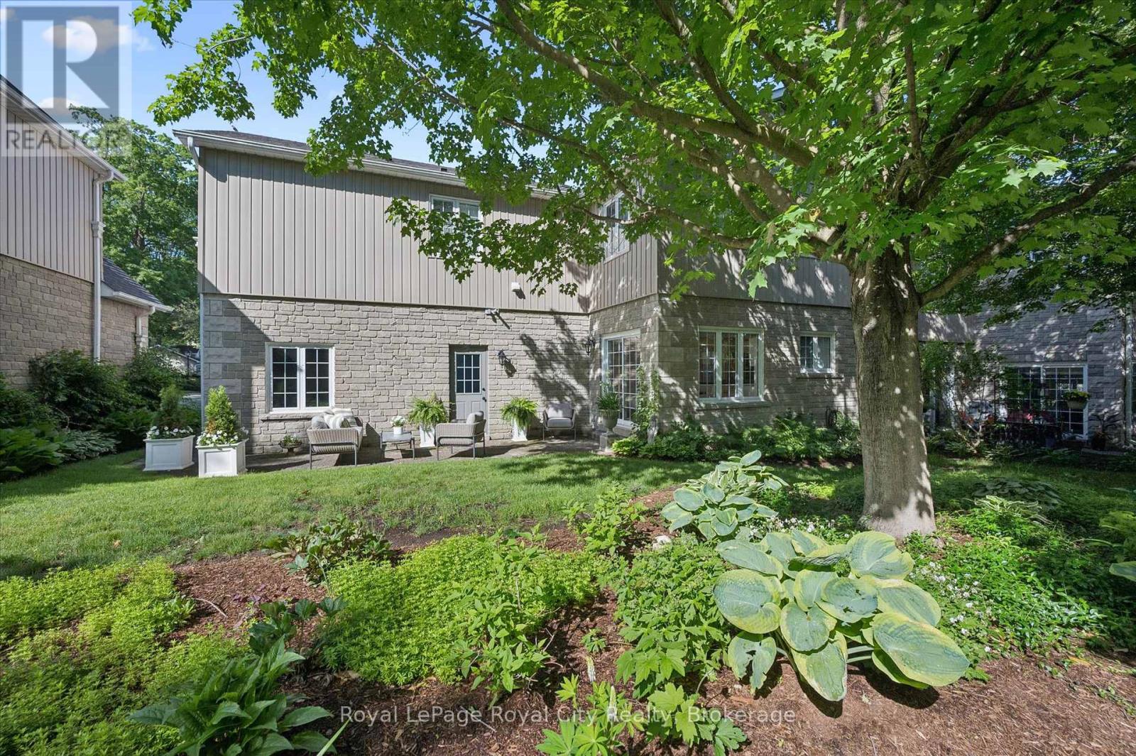 #11 25 MANOR PARK CRESCENT - 36