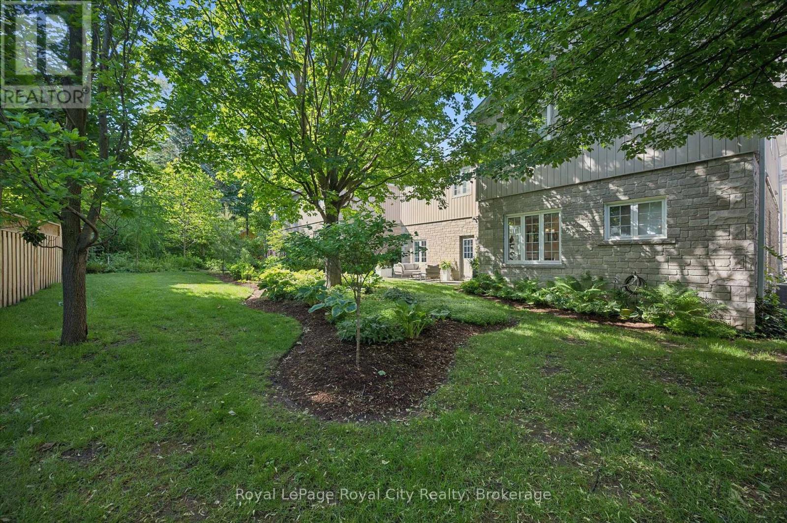 #11 25 MANOR PARK CRESCENT - 37