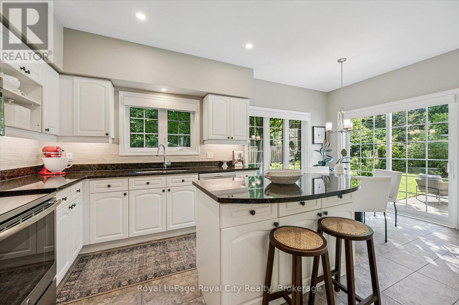 #11 25 MANOR PARK CRESCENT - 9