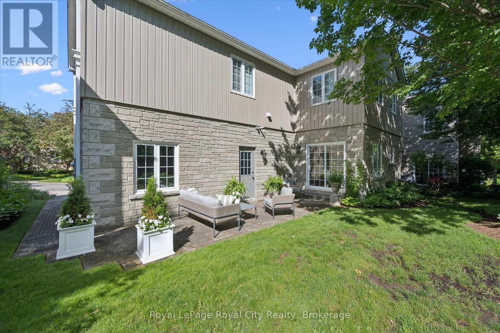 #11 25 MANOR PARK CRESCENT - 33
