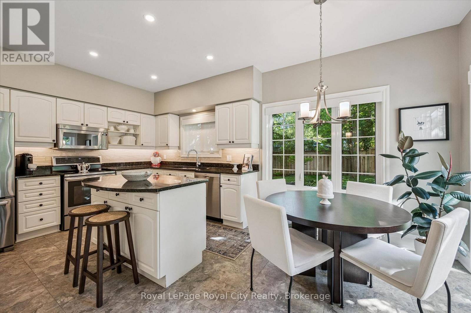 #11 25 MANOR PARK CRESCENT - 8