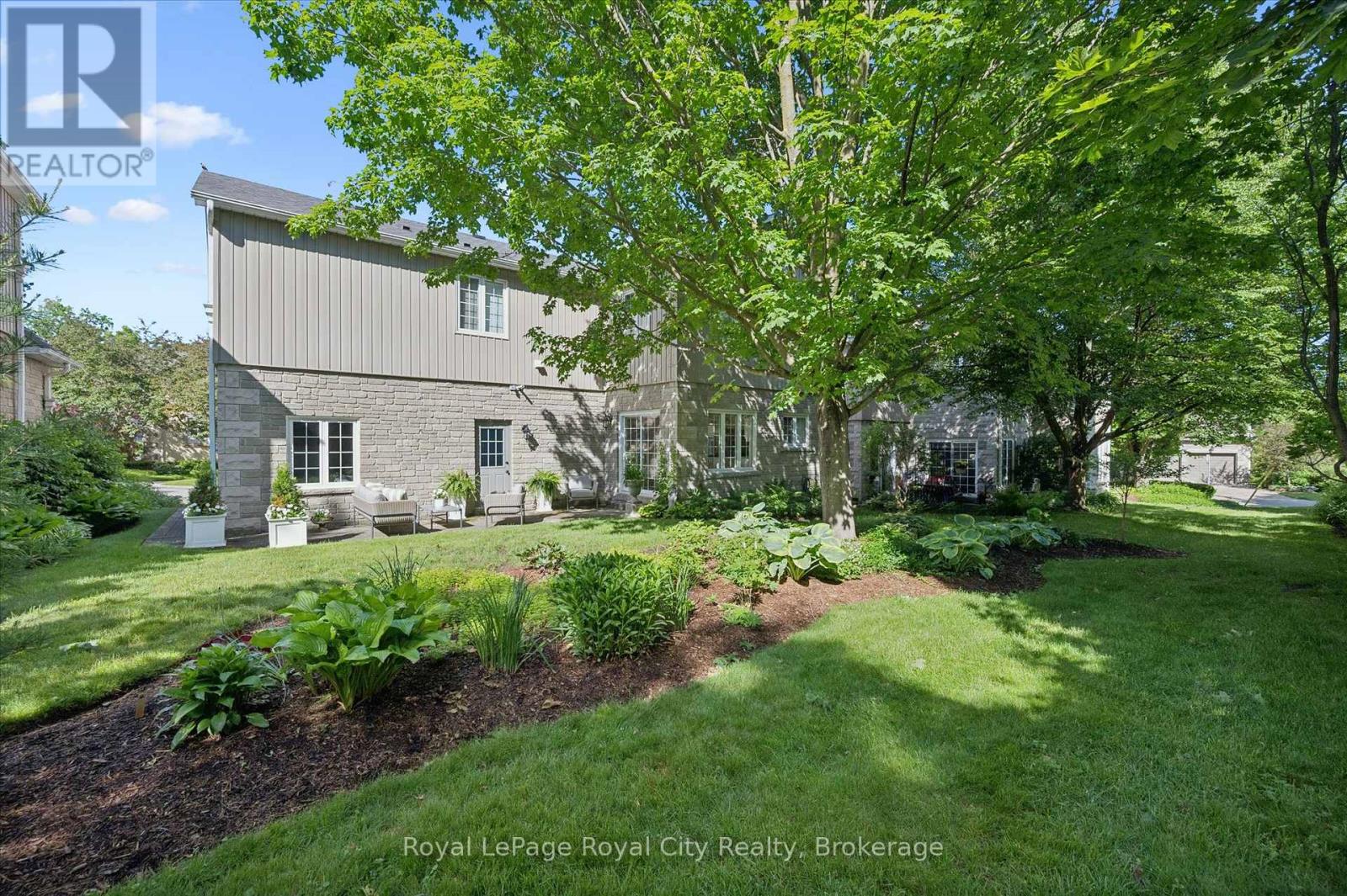 #11 25 MANOR PARK CRESCENT - 34