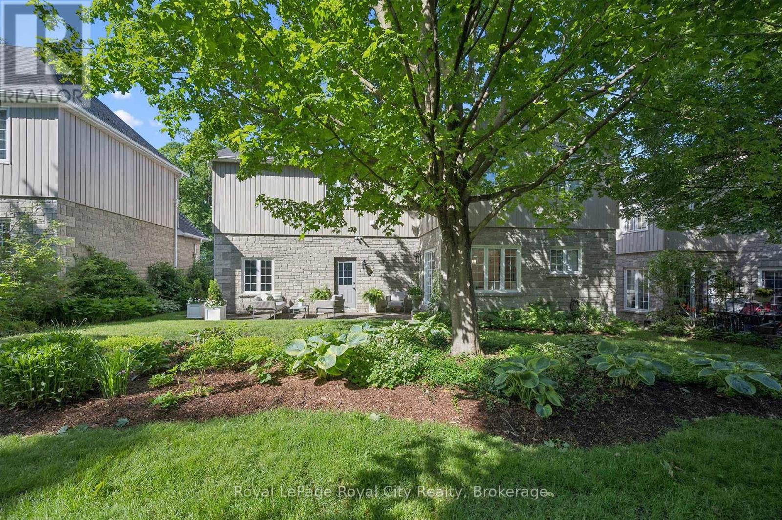 #11 25 MANOR PARK CRESCENT - 35