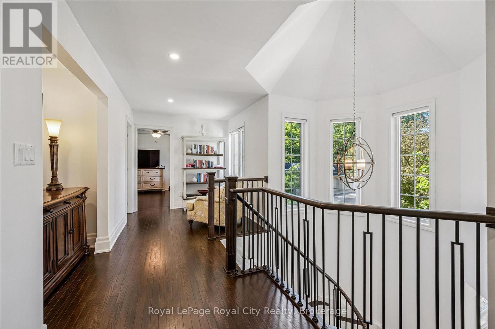 #11 25 MANOR PARK CRESCENT - 18