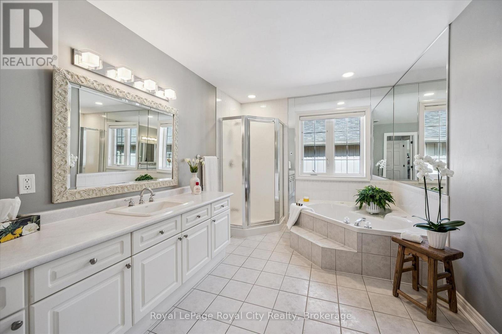 #11 25 MANOR PARK CRESCENT - 30