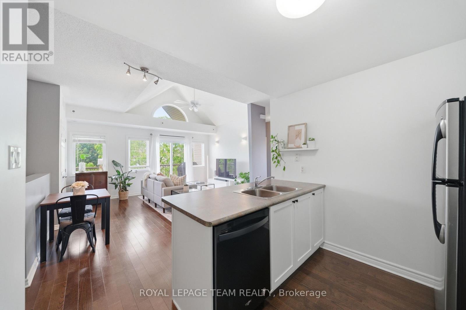 2 Bed, 1 Bath House for Sale in Ottawa – 9 – 165 WATERBRIDGE DRIVE, Ottawa – MLS# X13421534 - Image 10