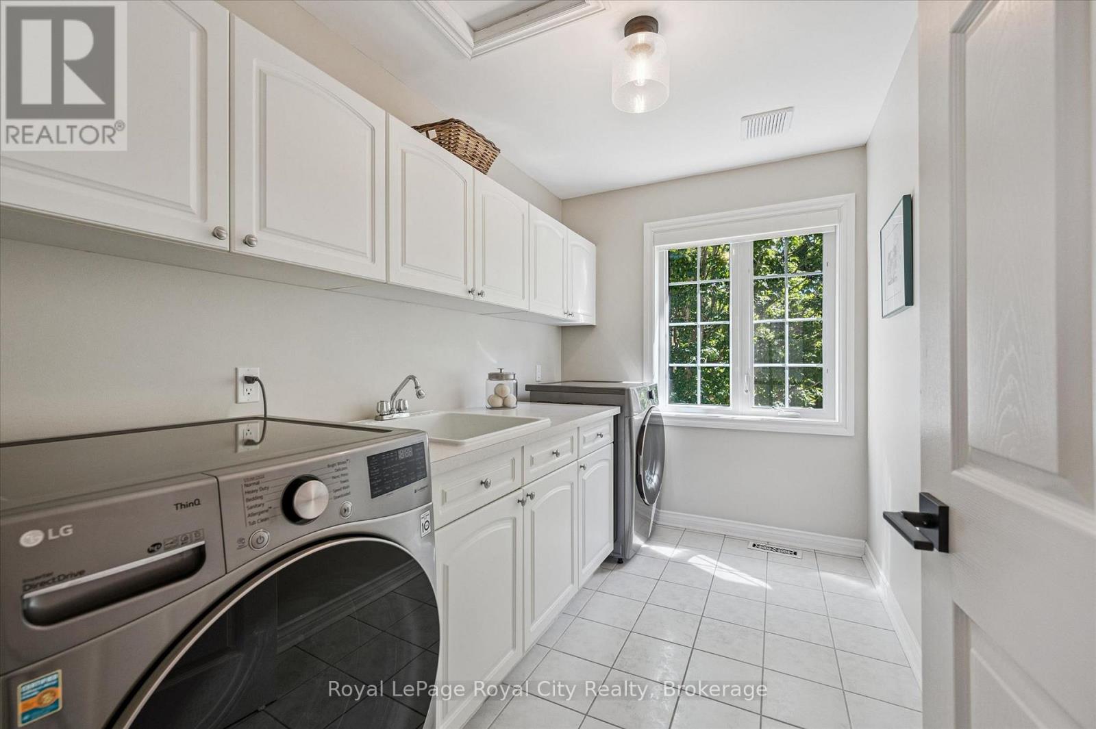 #11 25 MANOR PARK CRESCENT - 31