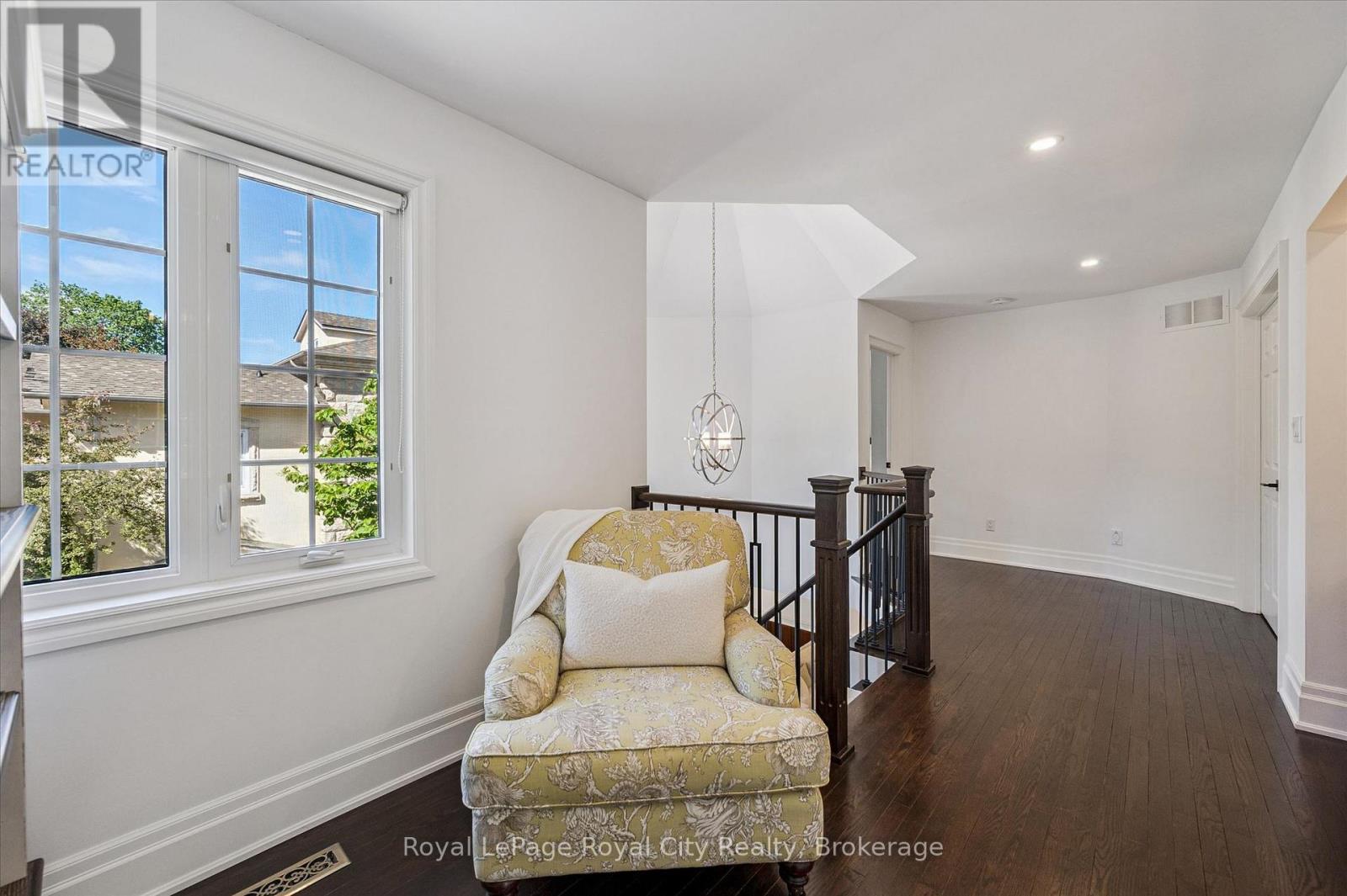 #11 25 MANOR PARK CRESCENT - 19