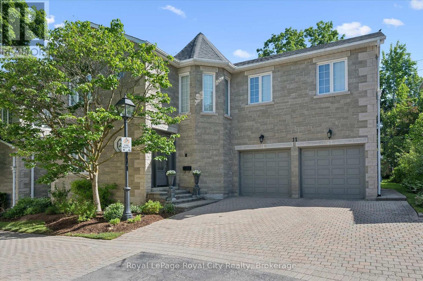 #11 25 MANOR PARK CRESCENT - 2