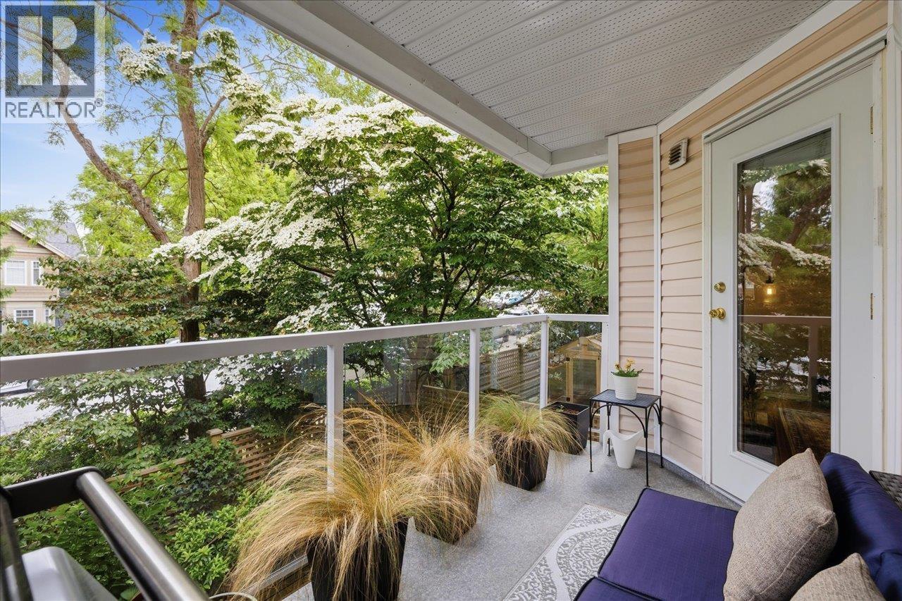 202 1738 FRANCES STREET — photo 2