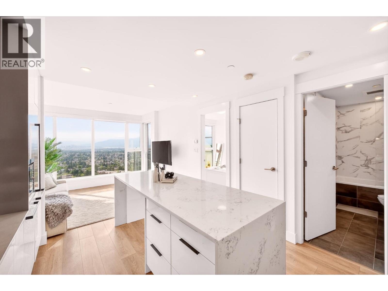 3606 4711 HAZEL STREET — photo 2