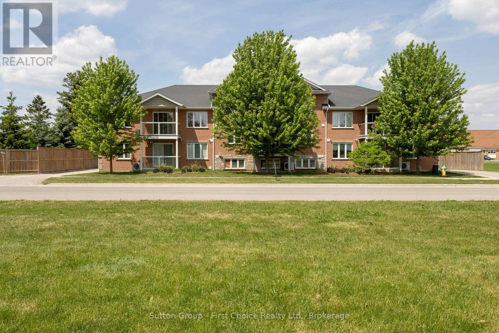 #3 148 BORDEN STREET - 1