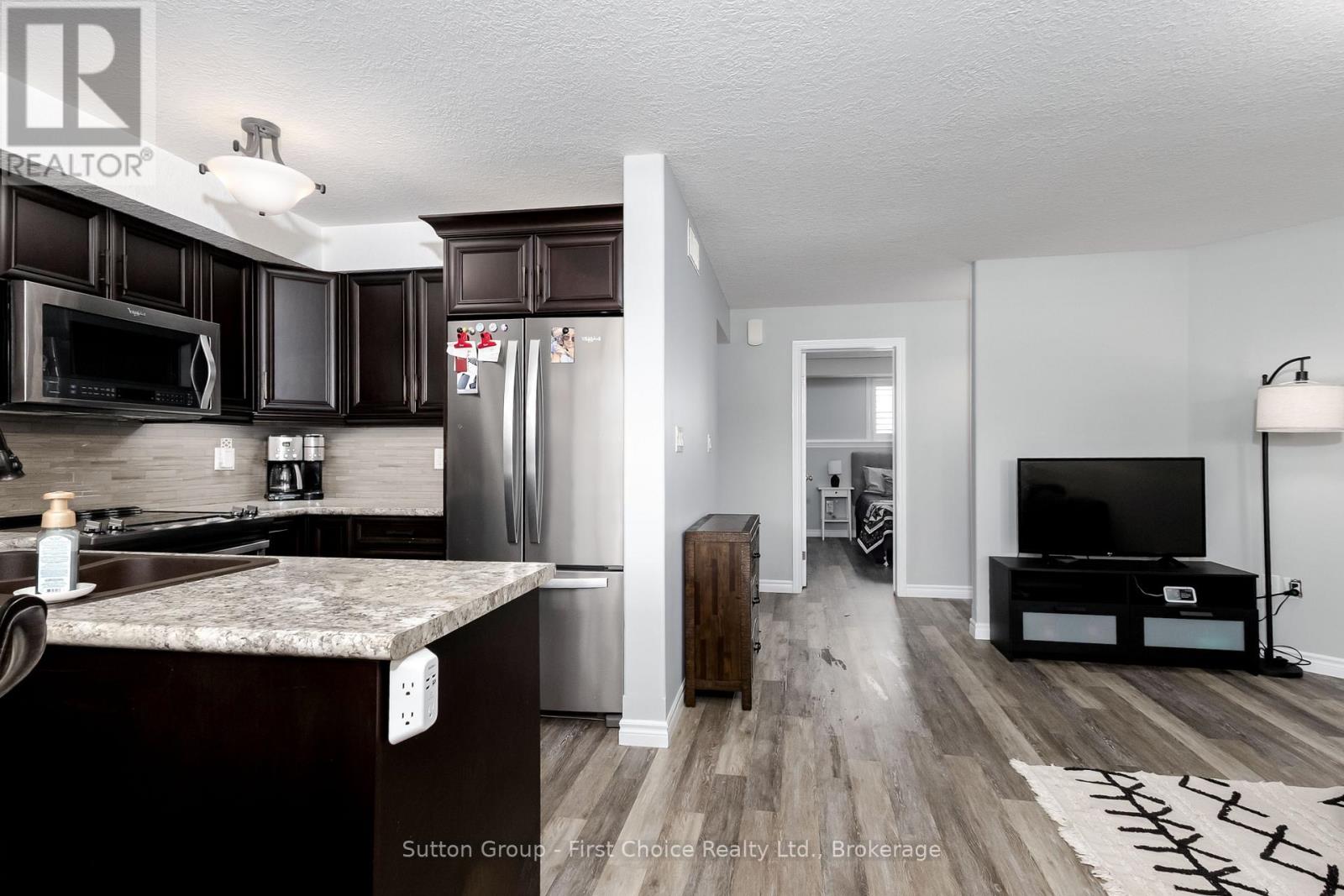 #3 148 BORDEN STREET - 11