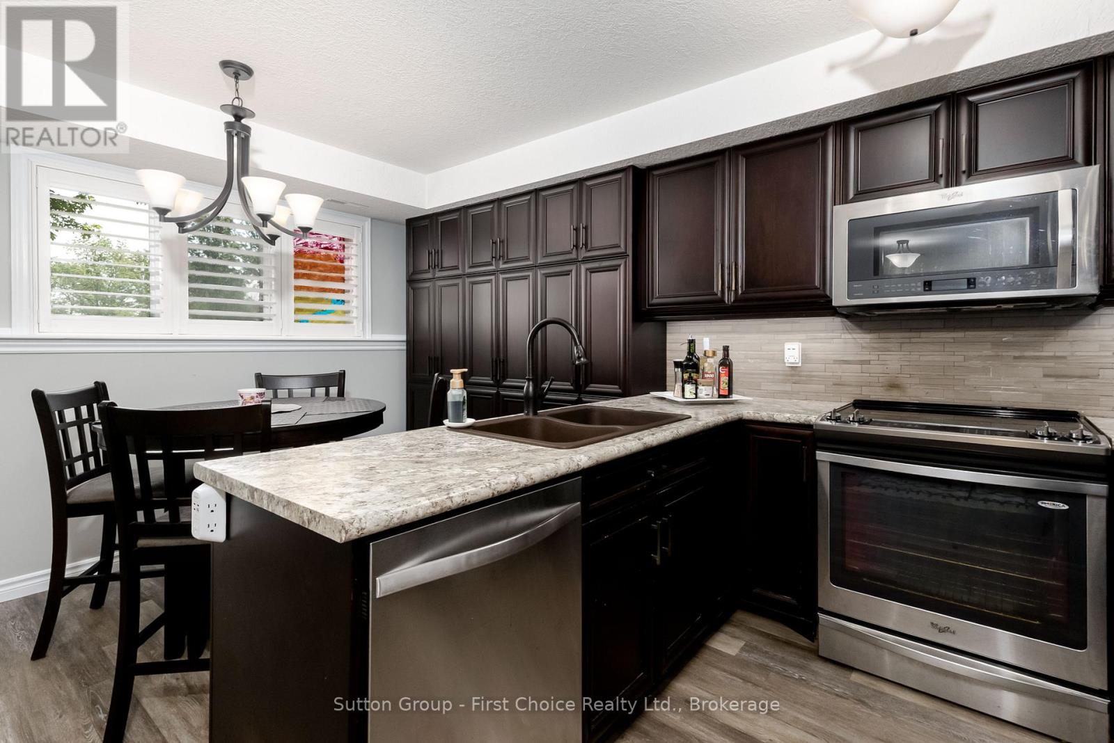 #3 148 BORDEN STREET - 13