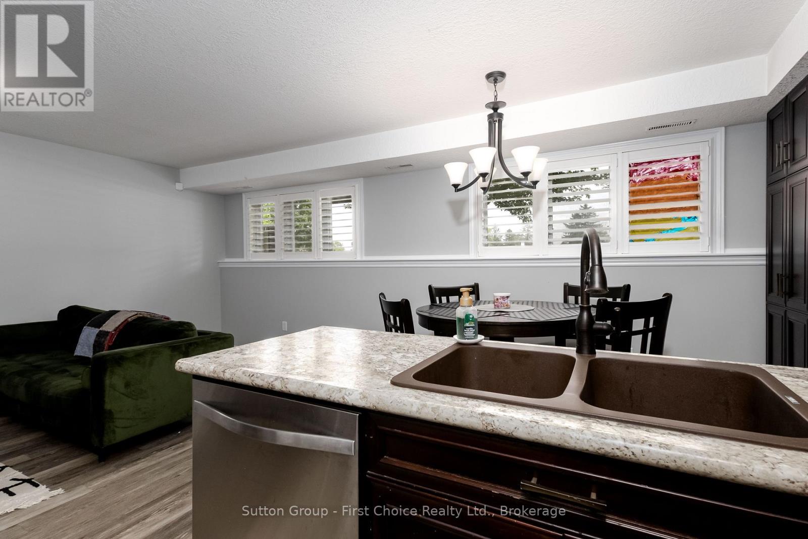 #3 148 BORDEN STREET - 15